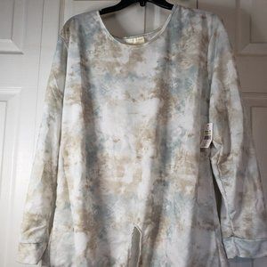 Light weight sweater.  New with tags. Bobbie brooks.